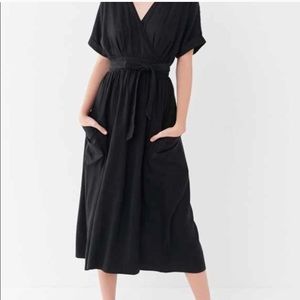 UO linen Gabrielle wrap dress xs